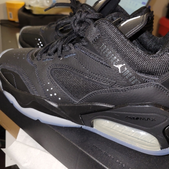 Nikes 6 Y youth Daughter wore them twice kept them on her shelf most of the time - Picture 4 of 5